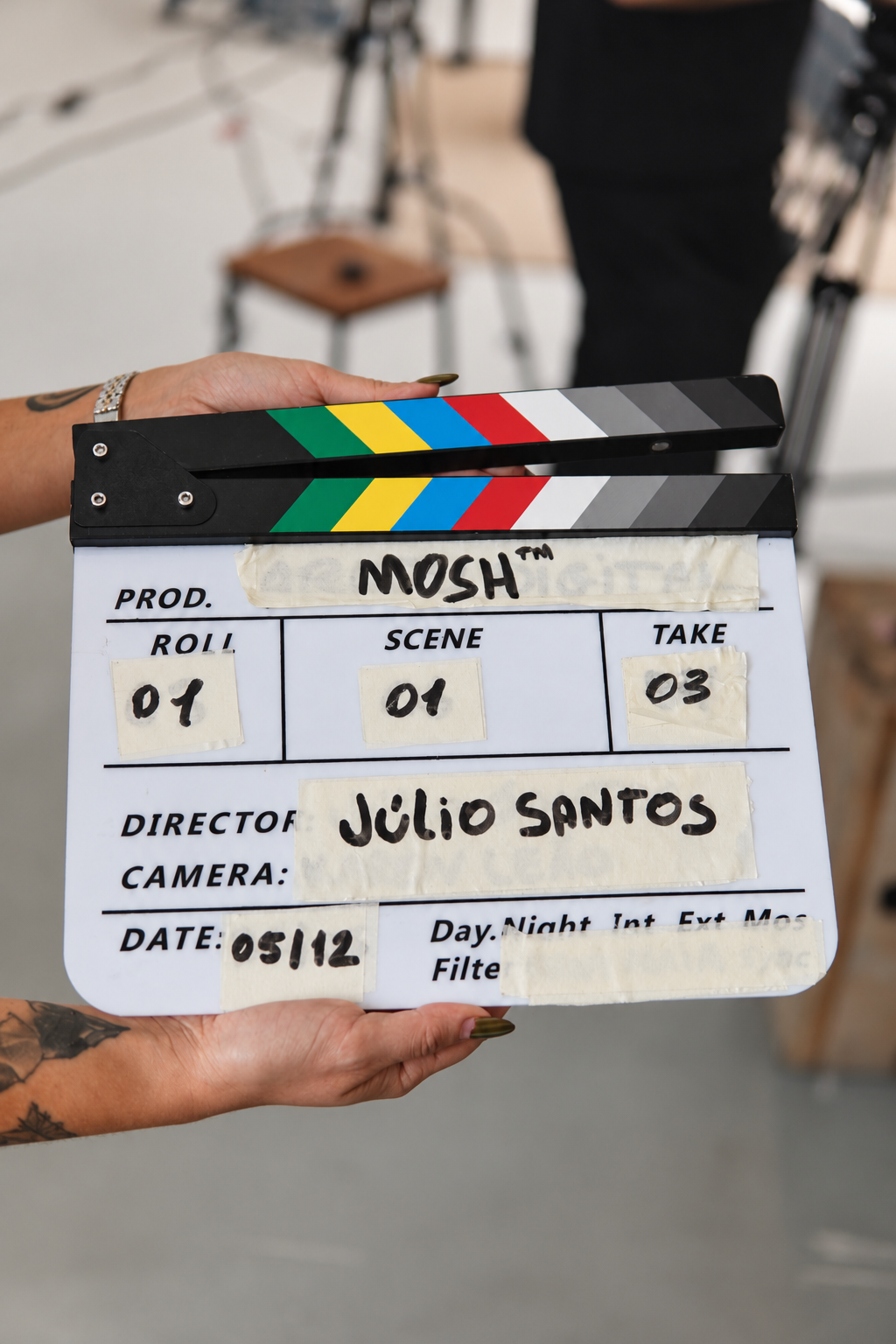 Claquete do MOSH Studio entre as gravações